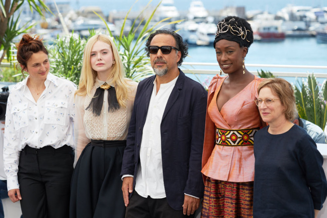 Jury members Alice Rohrwacher, Elle Fanning, President of the Main competition jury Alejandro Gonzalez Inarritu, Jury members Maimouna N'Diaye and Kelly Reichardt attend the Jury photocall during the 72nd annual Cannes Film Festival on May 14, 2019 in Cannes, France. [Photo: IC]