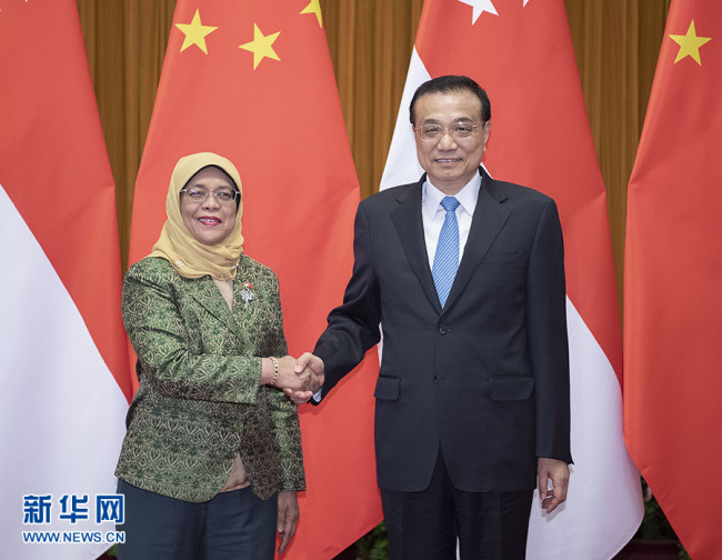 Chinese Premier Li Keqiang meets with Singaporean President Halimah Yacob in Beijing, May 15, 2019. [Photo: Xinhua]