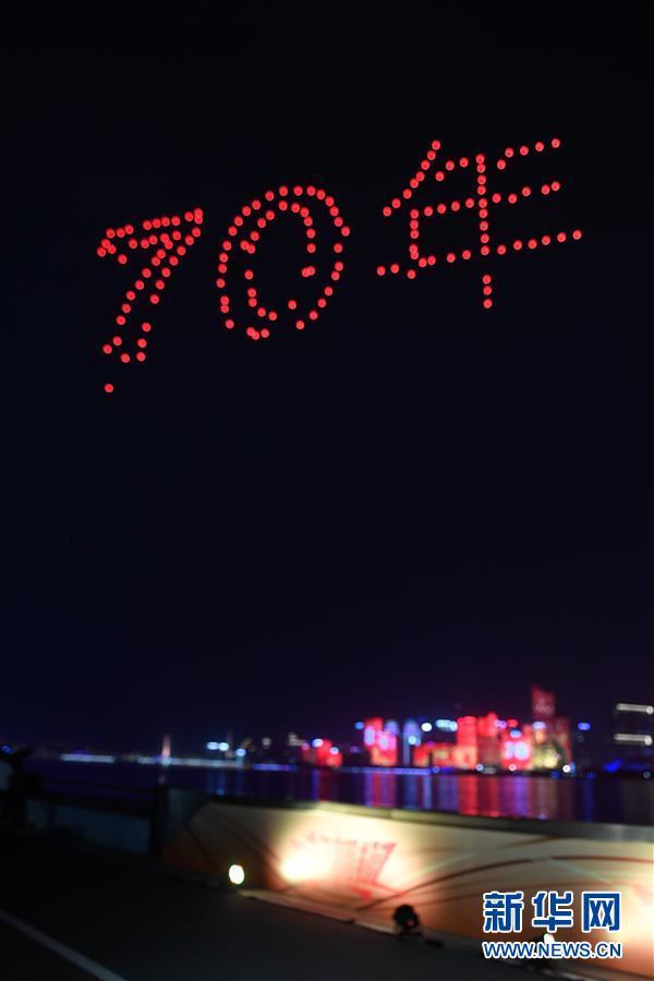 杭州上演“深情告白” Hangzhou marks 'I Love You' day with light show