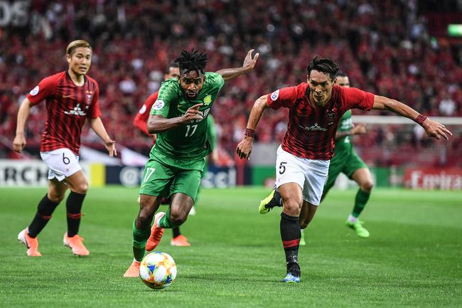 Beijing Guoan's Cedric Bakambu drives the ball during the game against home side Uwara Reds in their last gourp match in the AFC Champions League on May 21, 2019. [Photo: IC] 