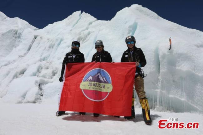 Three Chinese women pose on top of Mount Qomolangma, known as Mount Everest in the West, on May 22, 2019. With the name of “Everest Rose”, the team is made up of three female mountaineers from Xinjiang Uygur Autonomous Region, Hong Kong Special Administrative Region, and Henan Province. The trio began preparing for the climb on April 8, finally reaching the peak on Wednesday. [Photo: China News Service]<br/><br/>