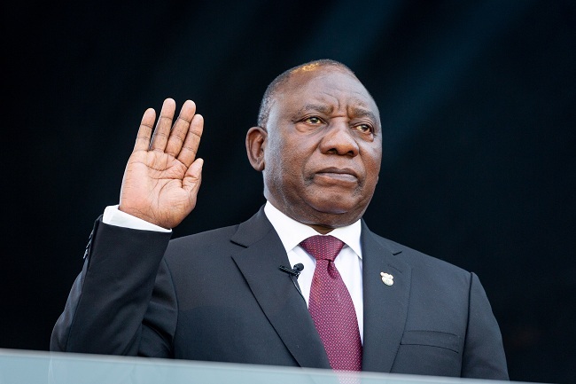 President-elect Cyril Ramaphosa raises his hand to the oath during his inauguration ceremony at Loftus Versveld Stadium in Pretoria, South Africa, 25 May 2019. [Photo: IC]