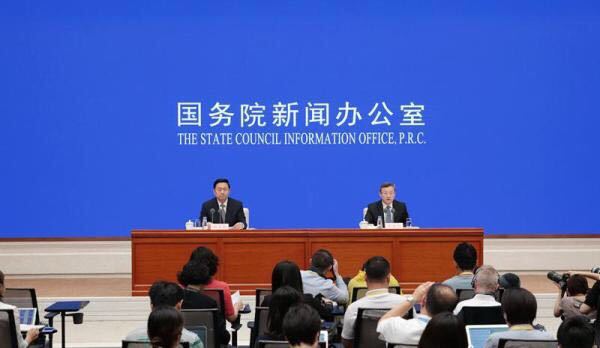 Wang Shouwen, Chinese Vice Minister of Commerce, and Vice Minister of SCIO Guo Weimin issue the white paper "China's Position on the China-U.S. Economic and Trade Consultations" about China's stance on economic and trade talks with the United States. [Photo: thepaper.cn]