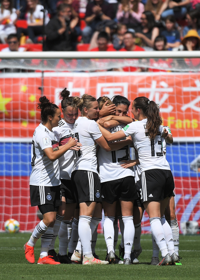 Germany's defender Giulia Gwinn (C) celebrates with teammates after scoring a goal during the France 2019 Women's World Cup Group B football match between Germany and China, on June 8, 2019, at the Roazhon Park stadium in Rennes, western France. [Photo: AFP]