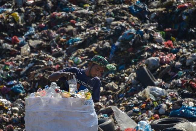 A scavenger collects recyclable plastics at a garbage dump in Banda Aceh, Aceh province on March 23, 2019. [Photo: AFP/CHAIDEER MAHYUDDIN]