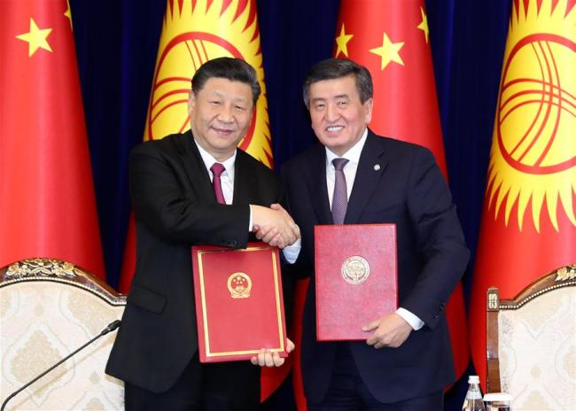 Chinese President Xi Jinping shakes hands with his Kyrgyz counterpart Sooronbay Jeenbekov after signing the joint statement on taking their countries' comprehensive strategic partnership to new heights in Bishkek, Kyrgyzstan, June 13, 2019. [Photo: Xinhua]