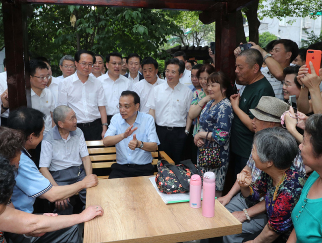 Chinese Premier Li Keqiang visits a neighborhood in Hangzhou, capital city of east China's Zhejiang Province, on June 12, 2019. [Photo: gov.cn]