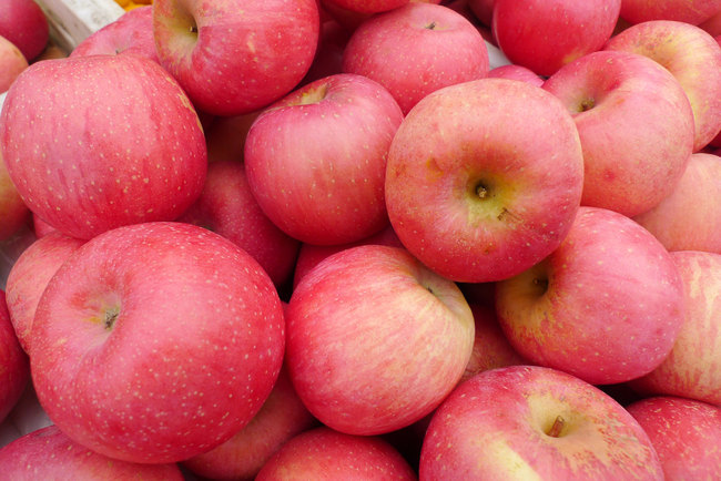 India's increased tariffs on 28 American goods including apples, almonds, acids and chemicals. [File photo: IC]