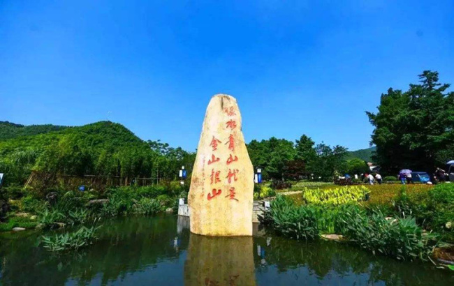 A stele bearing the words “Green mountains and clear water are as valuable as mountains of gold and silver” in Yucun village in Zhejiang Province. [Photo: CCTV]