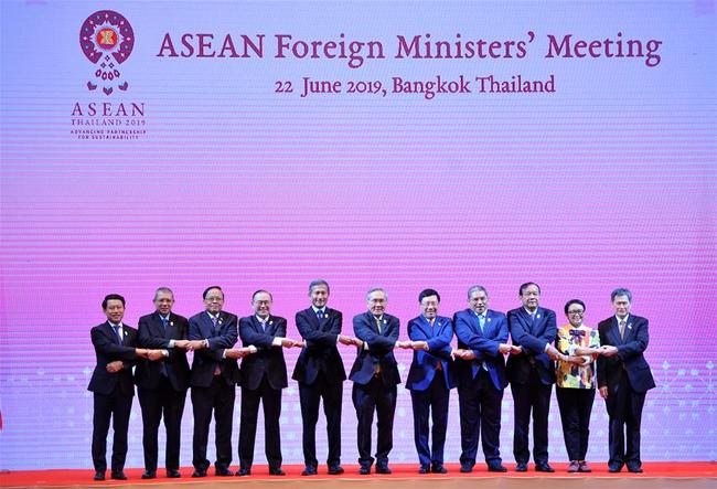 Foreign ministers of the Association of Southeast Asian Nations (ASEAN) member states and ASEAN Secretary-General Dato Lim Jock Hoi (1st R) pose for a group photo during the ASEAN Foreign Ministers' Meeting in Bangkok, Thailand, June 22, 2019. [Photo: Xinhua/Rachen Sageamsak]