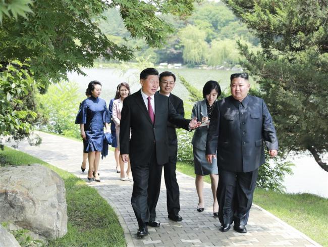 General Secretary of the Central Committee of the Communist Party of China (CPC) and Chinese President Xi Jinping and his wife Peng Liyuan take a walk and talk with Kim Jong Un, chairman of the Workers' Party of Korea (WPK) and chairman of the State Affairs Commission of the Democratic People's Republic of Korea (DPRK), and his wife Ri Sol Ju at the state guest house in Pyongyang, capital of the DPRK, June 21, 2019. [Photo: Xinhua/Pang Xinglei]