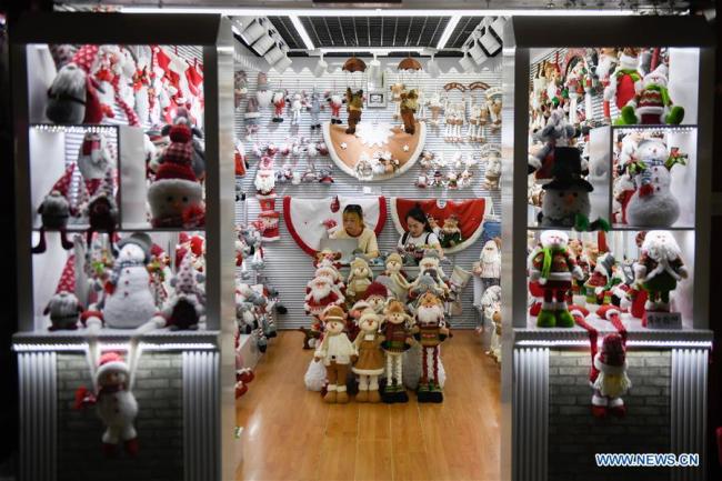 Christmas commodities are seen at a booth(摊位 tānwèi) of the Yiwu International Trade City in Yiwu, east China's Zhejiang Province, June 26, 2019. [Photo: Xinhua]