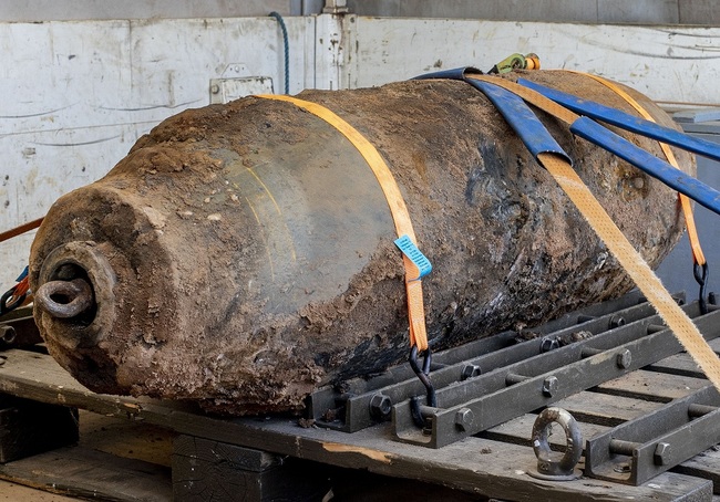 A defused WWII bomb, after 16,000 people were evacuated due to the defusing of the bomb near the European Central Bank in Frankfurt, Germany, Sunday, July 7, 2019. The bomb was discovered during construction work. [Photo: IC]