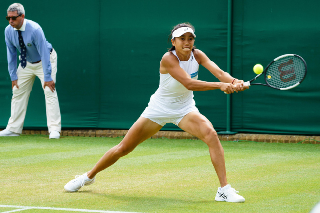 Zhang Shuai returns the ball during her 4th round women’s singles match against Dayana Yastremska at Wimbledon Championships in London, Britain on Jul 8, 2019. [Photo: IC]