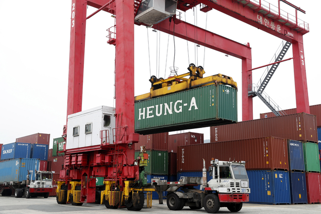 A general view of the Busan Container Terminal in the Port of Busan, South Korea, July 3, 2019. [Photo: IC]