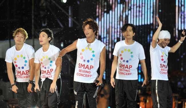 Members of Japanese boy band SMAP perform at a concert in Beijing, on September 16, 2011. [Photo: VCG]