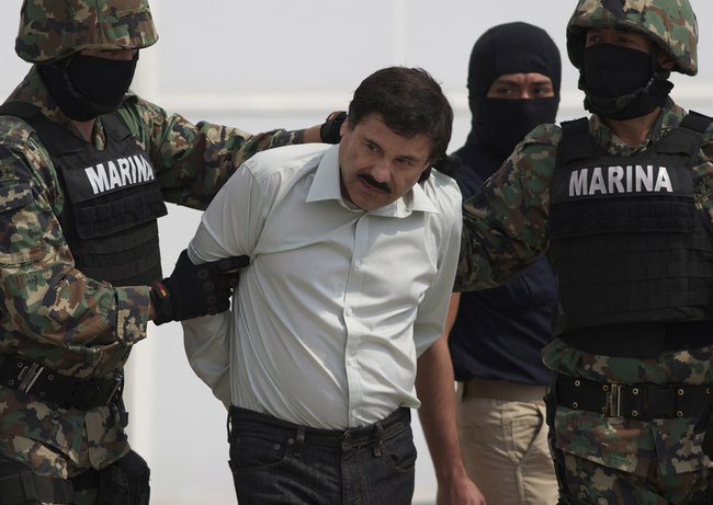 Joaquin "El Chapo" Guzman is escorted to a helicopter in handcuffs by Mexican navy marines at a navy hanger in Mexico City, Mexico, on Feb. 22, 2014. [File Photo: IC]