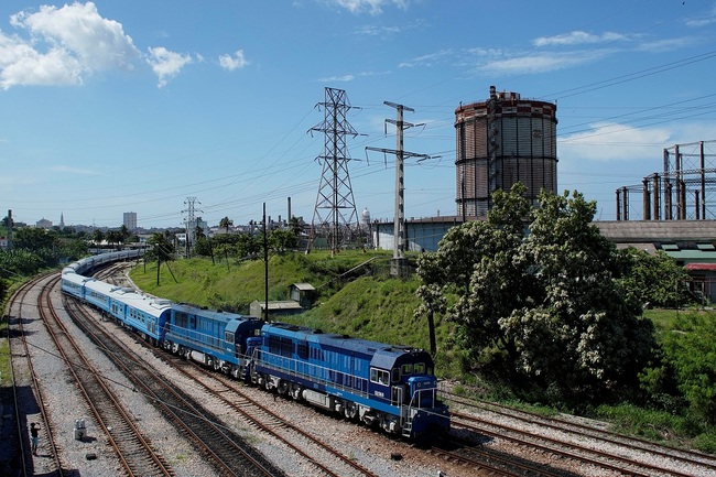 Cuba's Chinese-made first new train passenger cars move after departing from La Coubre train station in Havana, Cuba, July 13, 2019. [Photo: VCG]