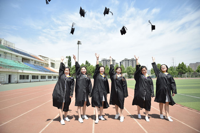 Graduates of the Hebei University of Science & Technology pose for a photo before leaving the campus on May 24, 2018. [Photo: IC]