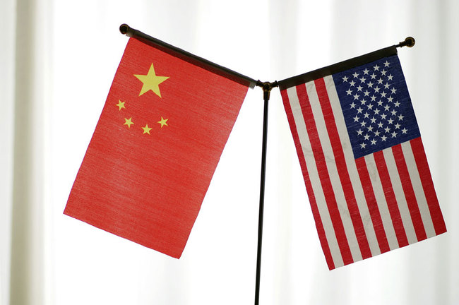 The national flags of China and the United States [File photo: VCG]