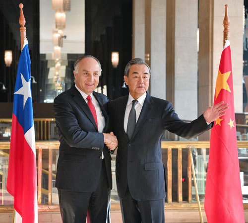 Chinese State Councilor and Foreign Minister Wang Yi (R) holds talks with Chilean Foreign Minister Teodoro Ribera in Santiago, Chile, July 28, 2019. [Photo: fmprc.gov.cn]