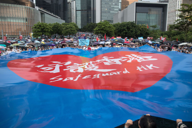 People rally to oppose violence at a park in Hong Kong on July 20, 2019. [File photo: IC]