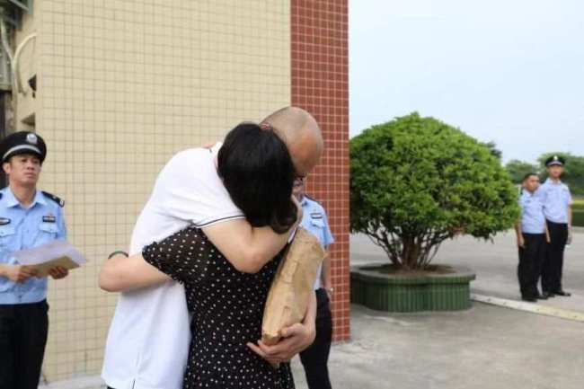 A 54-year-old man surnamed Xu hugs his wife after being released from a prison in Guangdong Province on July 27, 2019. Xu is one of the prisoners who received one of nine categories of special pardons for the 70th anniversary of the founding of the People's Republic of China. [Photo: Guangdong Prison Administrative Bureau]