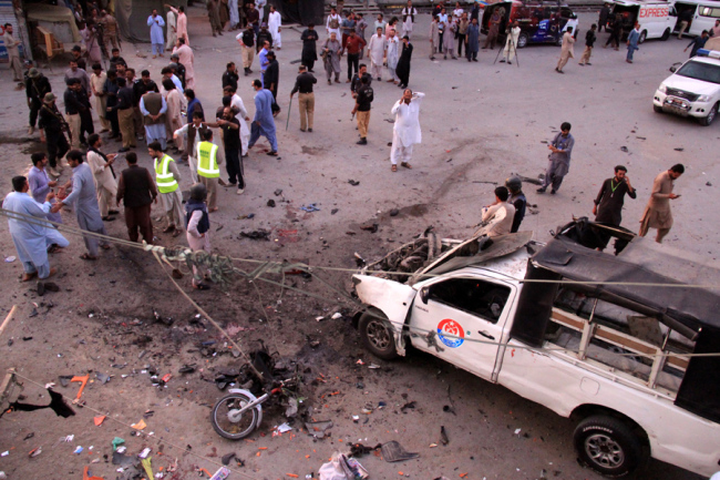 Pakistani security officials inspect the scene of a bomb blast in Quetta, Pakistan, 30 July 2019. [Photo: IC]