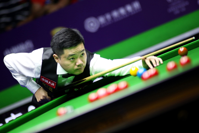 Ding Junhui of China plays a shot to Xiao Guodong of China in the second round match during the 2019 World Snooker International Championship in Daqing city, northeast China's Heilongjiang province, 6 August 2019. [Photo: IC]