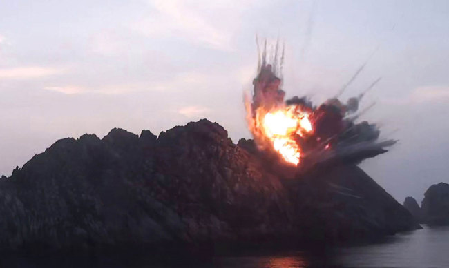 A new type of tactical guided missile hit a targeted islet in the East Sea of Korea during its demonstration fire on August 6, 2019. The picture is released from North Korea's official Korean Central News Agency (KCNA) on August 7, 2019. [Photo: KCNA VIA KNS/VCG]