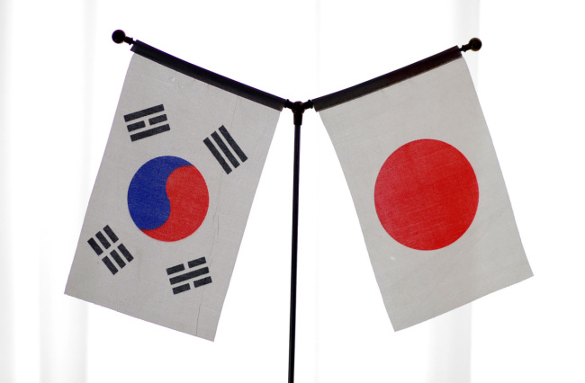 National flags of South Korea and Japan. [File Photo: IC]