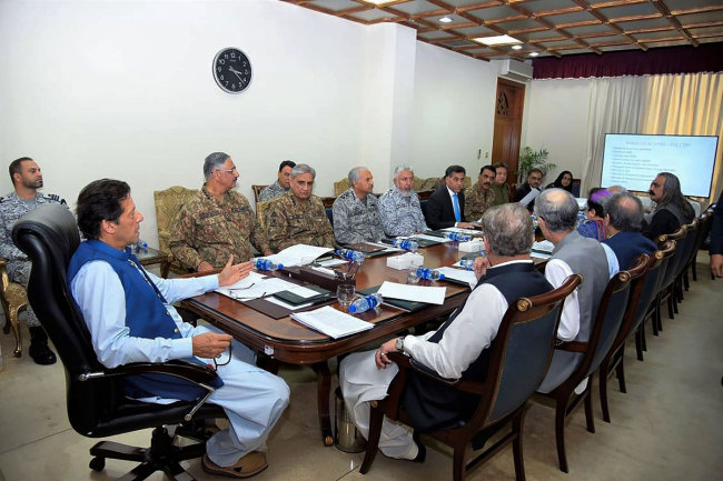 Pakistan's Prime Minister Imran Khan (L) chairs a National Security Committee meeting along with armed forces chiefs and other government officials in Islamabad, August 7, 2019. [Photo: Prime Minister Office / HANDOUT via VCG]