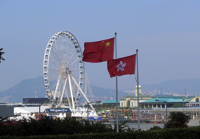 Flags of the People's Republic of China and Hong Kong Special Administrative Region. [File Photo: IC]