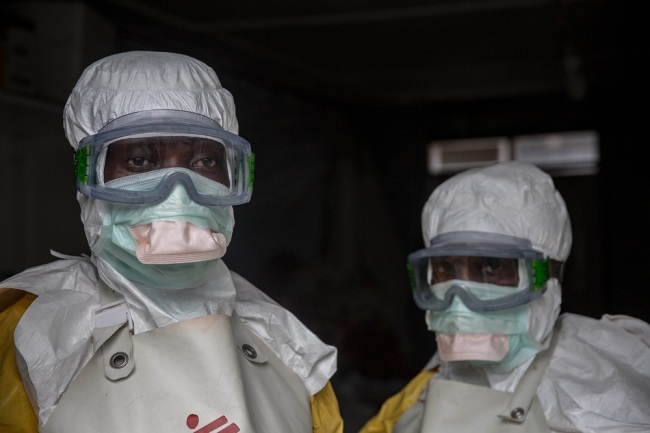 Medical staff dressed in protective gear before entering an isolation area at an Ebola treatment center in Goma, North Kivu, Democratic Republic of Congo, June 15, 2019.[Photo: IC]