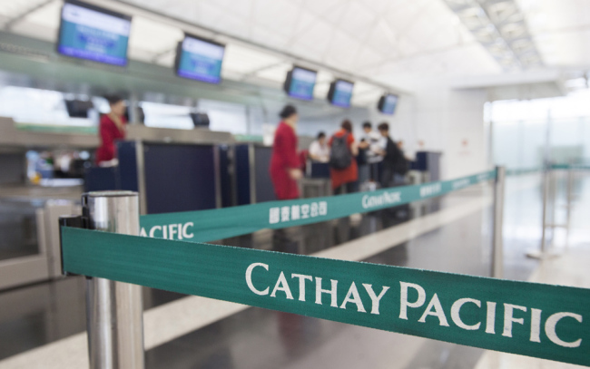 Flight attendants from Cathay Pacific are seen at Hong Kong International Airport, Lantau Island, Hong Kong, China, May 21, 2015. [Photo: EPA via IC]