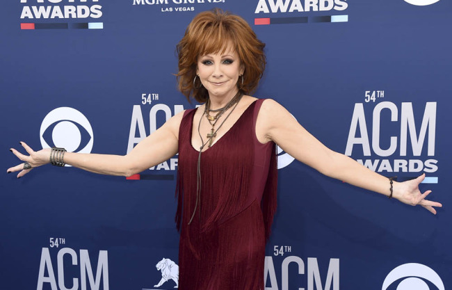Reba McEntire arrives at the 54th annual Academy of Country Music Awards at the MGM Grand Garden Arena in Las Vegas, Sunday, April 7, 2019. [Photo: IC]