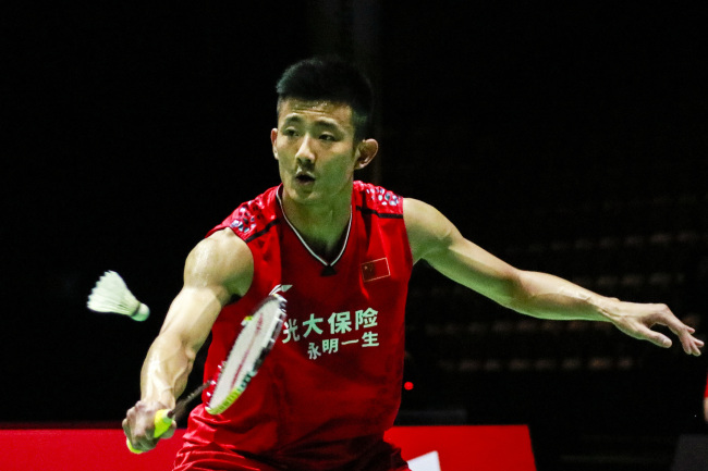 Chen Long returns against Lee Cheuk Yiu in his men's singles second round game at the World Badminton Championships in Basel, Switzerland on Aug 21, 2019. [Photo: VCG]