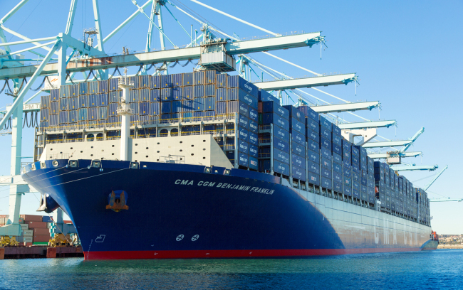 The CMA CGM SA operated Benjamin Franklin is docked at the Port of Los Angeles, in Los Angeles, California, U.S., on Dec. 26, 2015. [File Photo: Bloomberg via Getty Images via VCG/Tim Rue]