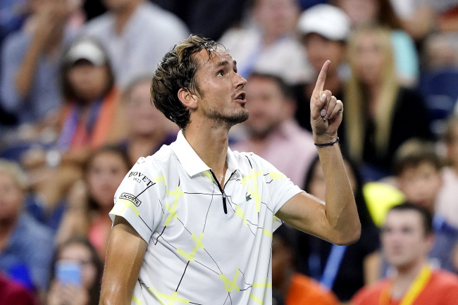 Daniil Medvedev of Russia argues with the chair umpire during his Men's Singles third round match against Feliciano Lopez of Spain on day five of the 2019 US Open at the USTA Billie Jean King National Tennis Center on August 30, 2019 in Queens borough of New York City. [Photo: Steven Ryan/Getty Images via VCG]