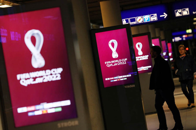 The official emblem of the FIFA World Cup Qatar 2022 is displayed on digital screens in Berlin main train station, Berlin, Germany, 03 September 2019. The Official emblem of the FIFA World Cup Qatar 2022 was unveiled worldwide on 03 September 2019. [Photo: IC]