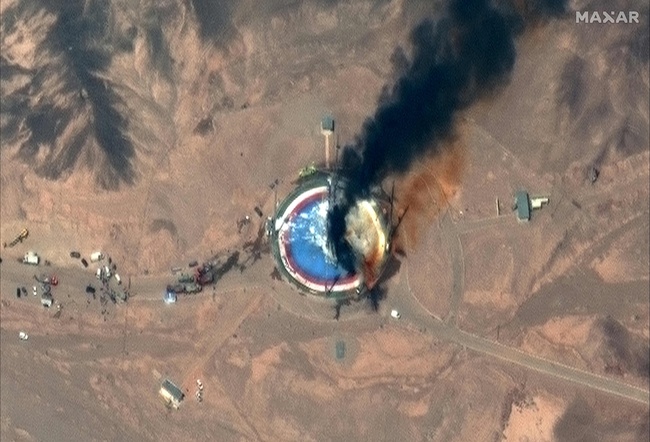 This handout image obtained August 30, 2019, courtesy of Satellite image ©2019 Maxar Technologies, shows close up view of a satellite image collected at 11:12 a.m., local time, on August 29 of failed Iranian rocket launch at the Imam Khomeini Space Center in Semnan, Iran. [Photo: SATELLITE IMAGE ©2019 MAXAR TECHNOLOGIES/AFP via VCG]