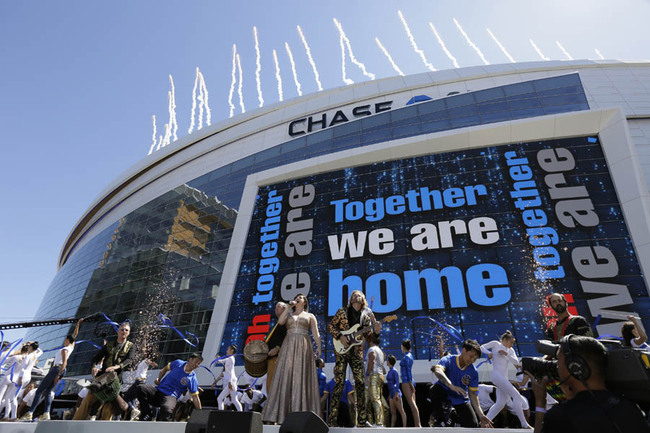 Fireworks explode and dancers perform following the ribbon cutting ceremony of the Chase Center Tuesday, Sept. 3, 2019, in San Francisco. The arena is the new home of the Golden State Warriors NBA basketball team.  [Photo: IC]