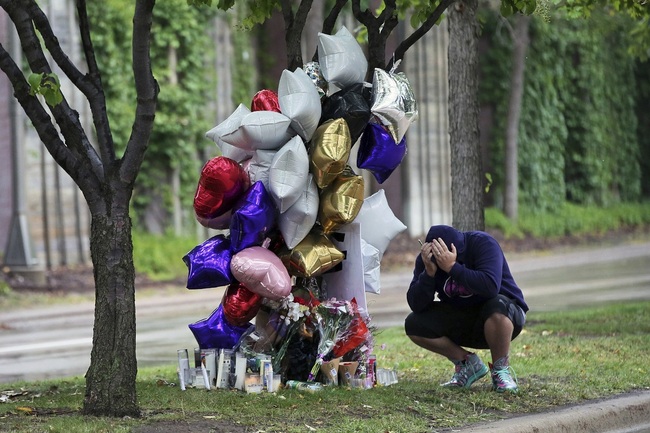 Shawn Price mourns at a memorial Monday, Sept 9, 2019, in Richfield, Minn. near where police shot and killed Brian J. Quinones who had streamed himself live on Facebook during a police chase after he apparently emerged from his car holding a knife and refused their commands to drop it Saturday night. [Photo: AP/Jim Mone]