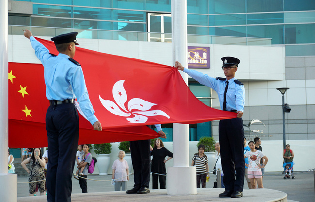 Flags of the People's Republic of China and the Hong Kong Special Administrative Region are seen during a flag-raising ceremony in Hong Kong on September 9, 2014. [File Photo: IC]