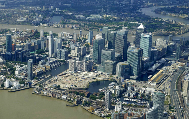 Photo taken on August 1, 2017 shows an aerial view of London's Canary Wharf financial district. [File Photo: VCG]