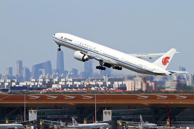 A Boeing 777-300 passenger jet of Air China takes off from the Beijing Capital International Airport in Beijing, China, June 18, 2015. [File Photo: IC]