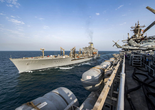 This handout picture released by the US Navy on August 10, 2019 shows the amphibious assault ship USS Boxer (LHD 4) while conducting a replenishment-at-sea with fleet replenishment oiler ship USNS Tippecanoe (T-AO 199) in the Gulf waters. [File photo: Navy Office of Information/AFP/John Luke McGovern]