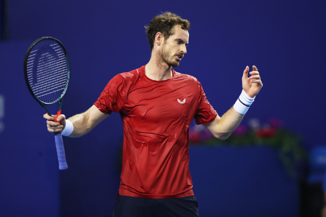 Andy Murray in action against Alex de Minaur in the second round of the Zhuhai Championships on Sep 26, 2019. [Photo: VCG].