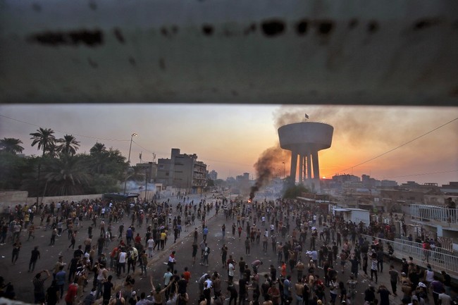 Iraqi protesters gather during a demonstration against state corruption, failing public services and unemployment at Tayaran square in Baghdad on October 2, 2019. [Photo: AFP/ AHMAD AL-RUBAYE]