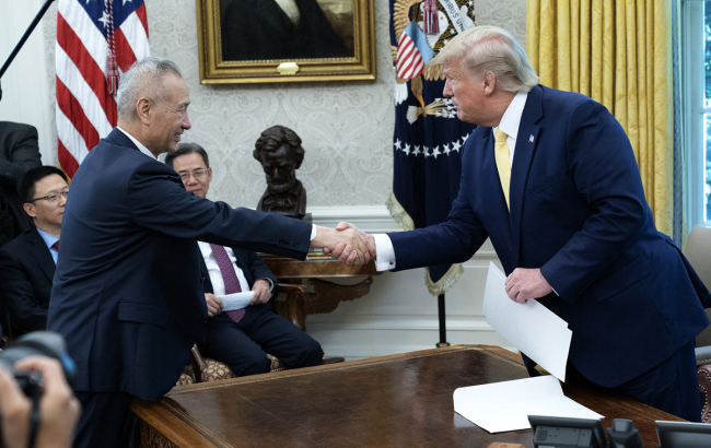 Chinese Vice Premier Liu He meets with U.S. President Donald Trump to discuss trade issues at the White House in Washington, DC, October 11, 2019. [Photo: PA Images via VCG]